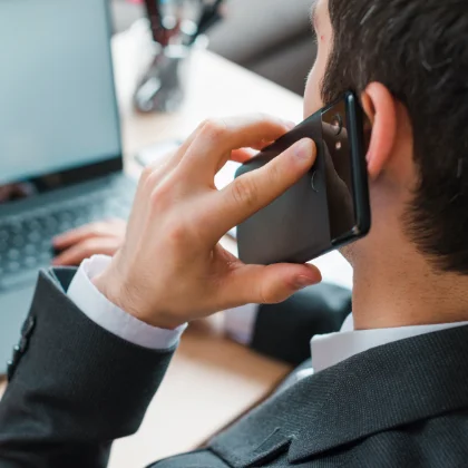 <a href="/kontakt/">Kontakt<br />
aufnehmen</a>